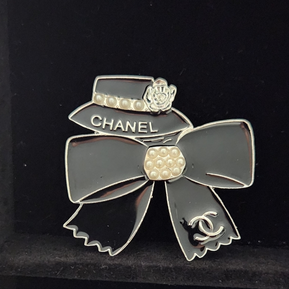 Inspired Fashion Pearl Ribbon Hat Brooch(Silver)
